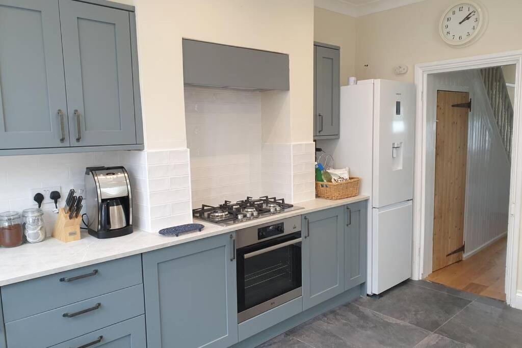 Seahorse House, Beautiful Large House Next To The & Park & Near Zoo, Holiday home *