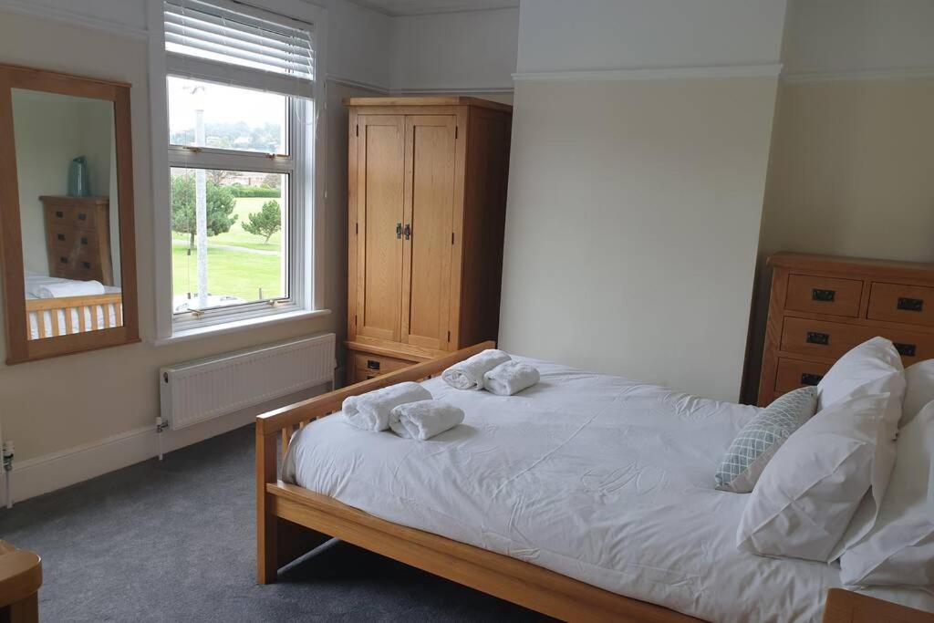 Seahorse House, Beautiful Large House Next To The & Park & Near Zoo, Holiday home