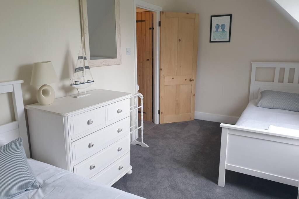 Seahorse House, Beautiful Large House Next To The & Park & Near Zoo, Holiday home